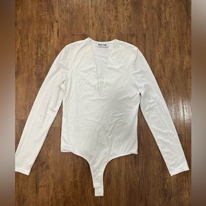 Akira Paxton white long sleeve v neck body suit size 2XL
